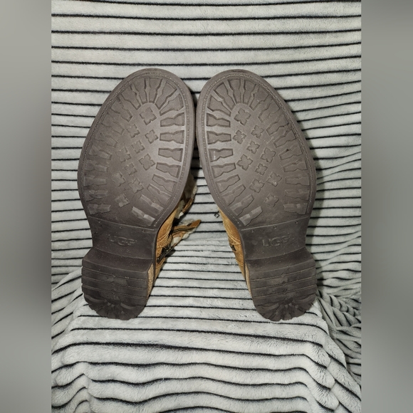 Ugg Blayre II leather and sheepskin belted winter boots, chestnut brown, size 10 - Picture 11 of 11